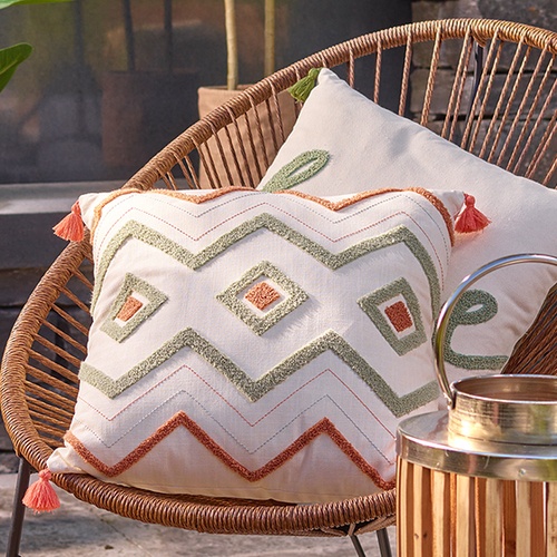 Pillows & Blankets