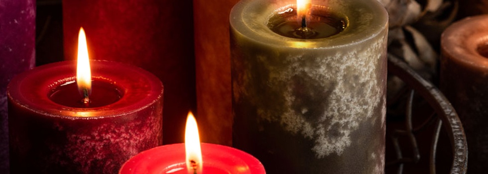 Solid-coloured pillar candles